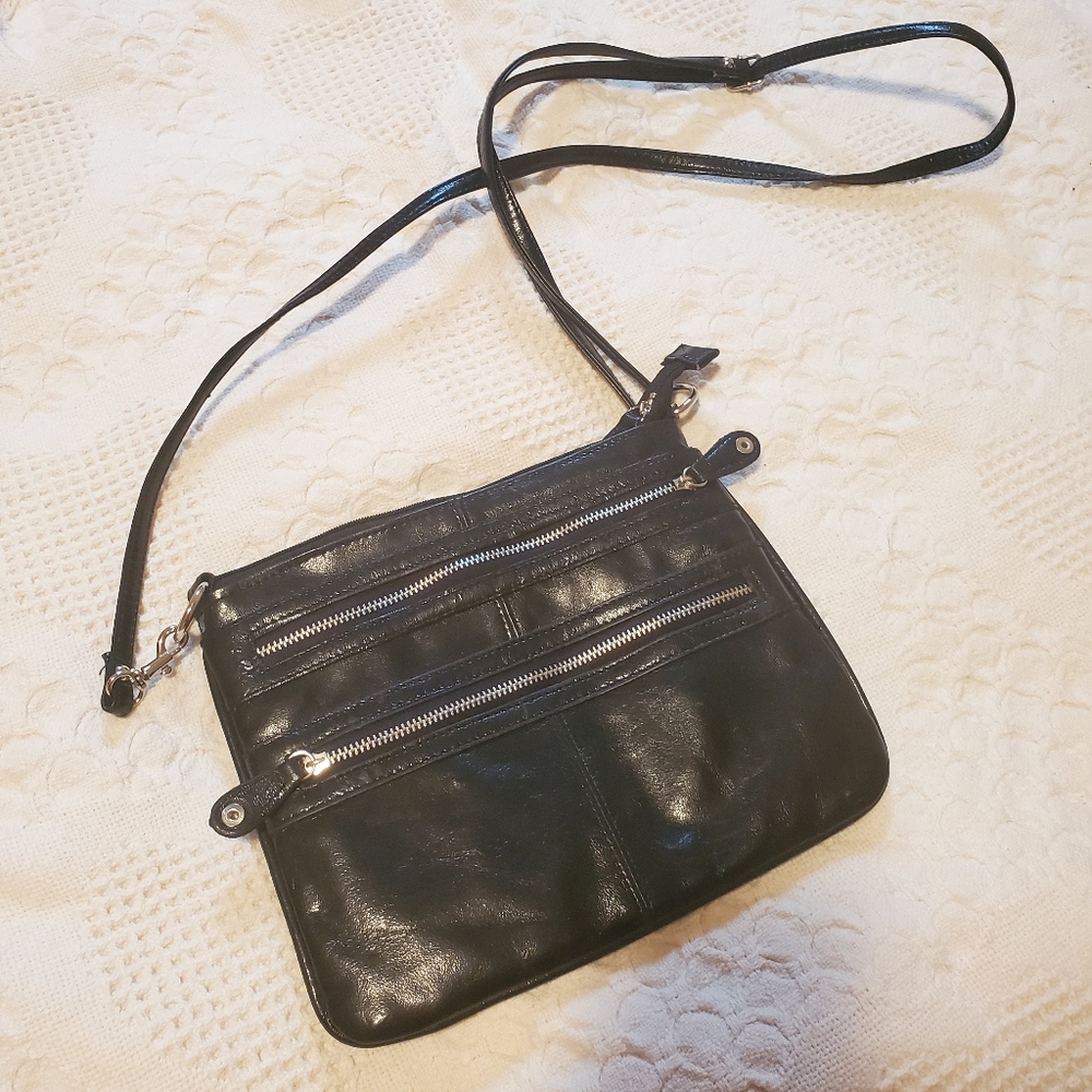😎 Shiny Black Faux Leather Purse